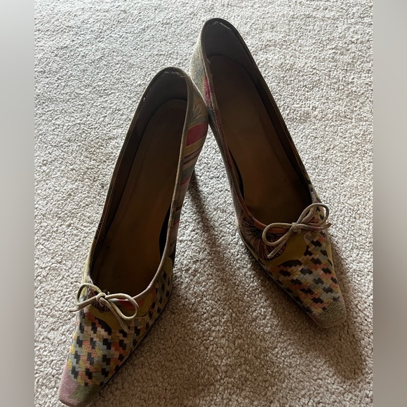 Stuart Wietzman size 10 pastel print suede heels. Like new - Picture 1 of 3